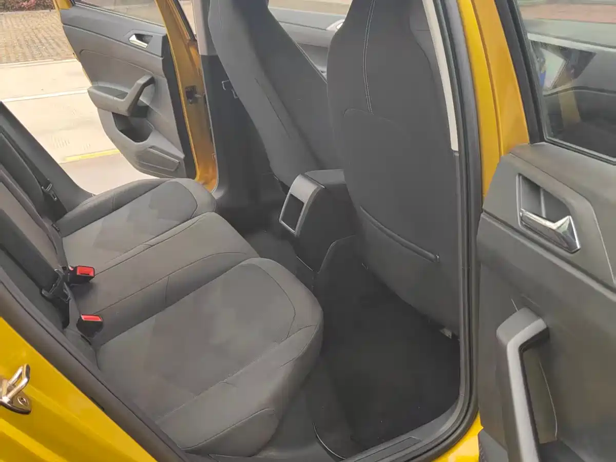 Volkswagen Polo 2019 Plus 1.5L Automatic Panorama Enjoyment Edition фото 11