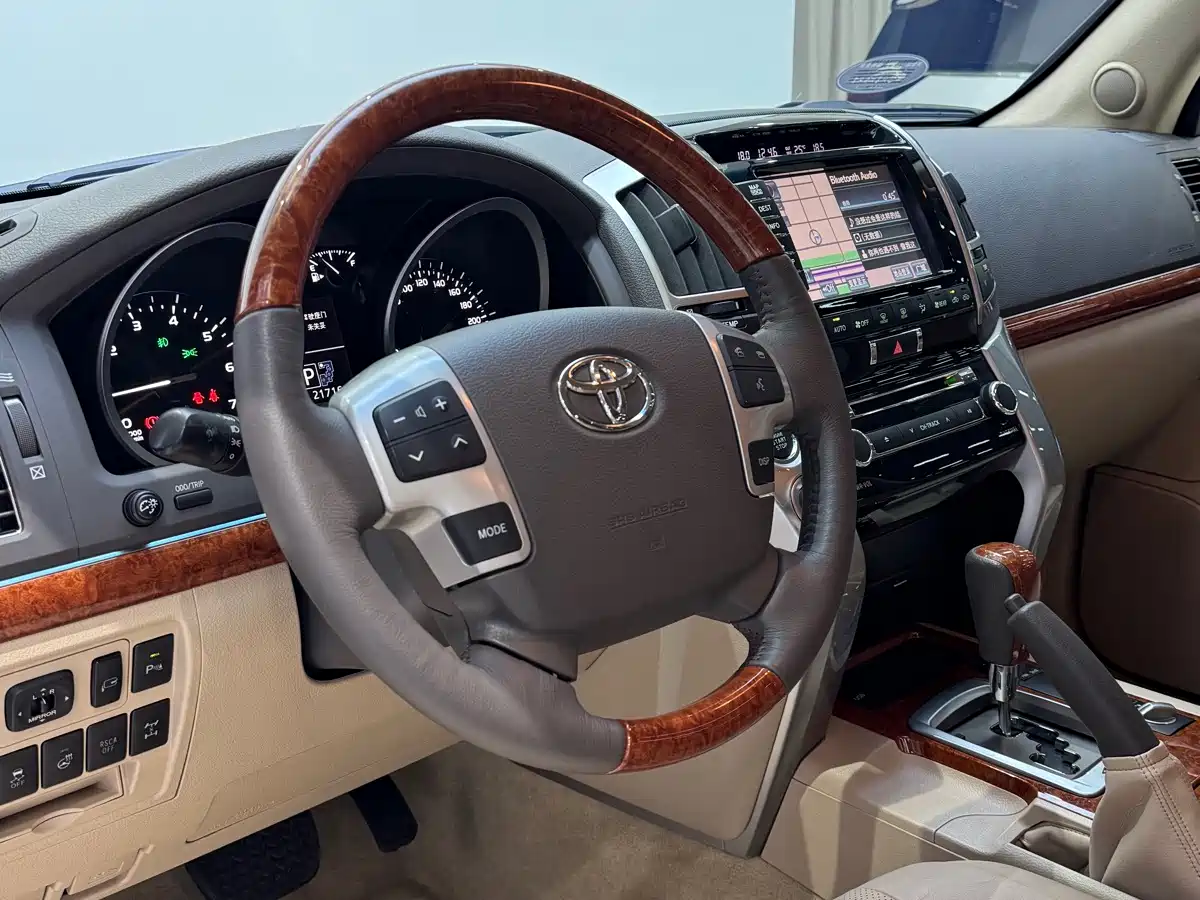 Toyota Land Cruiser 2012 2012 4.6L Automatic VX-R