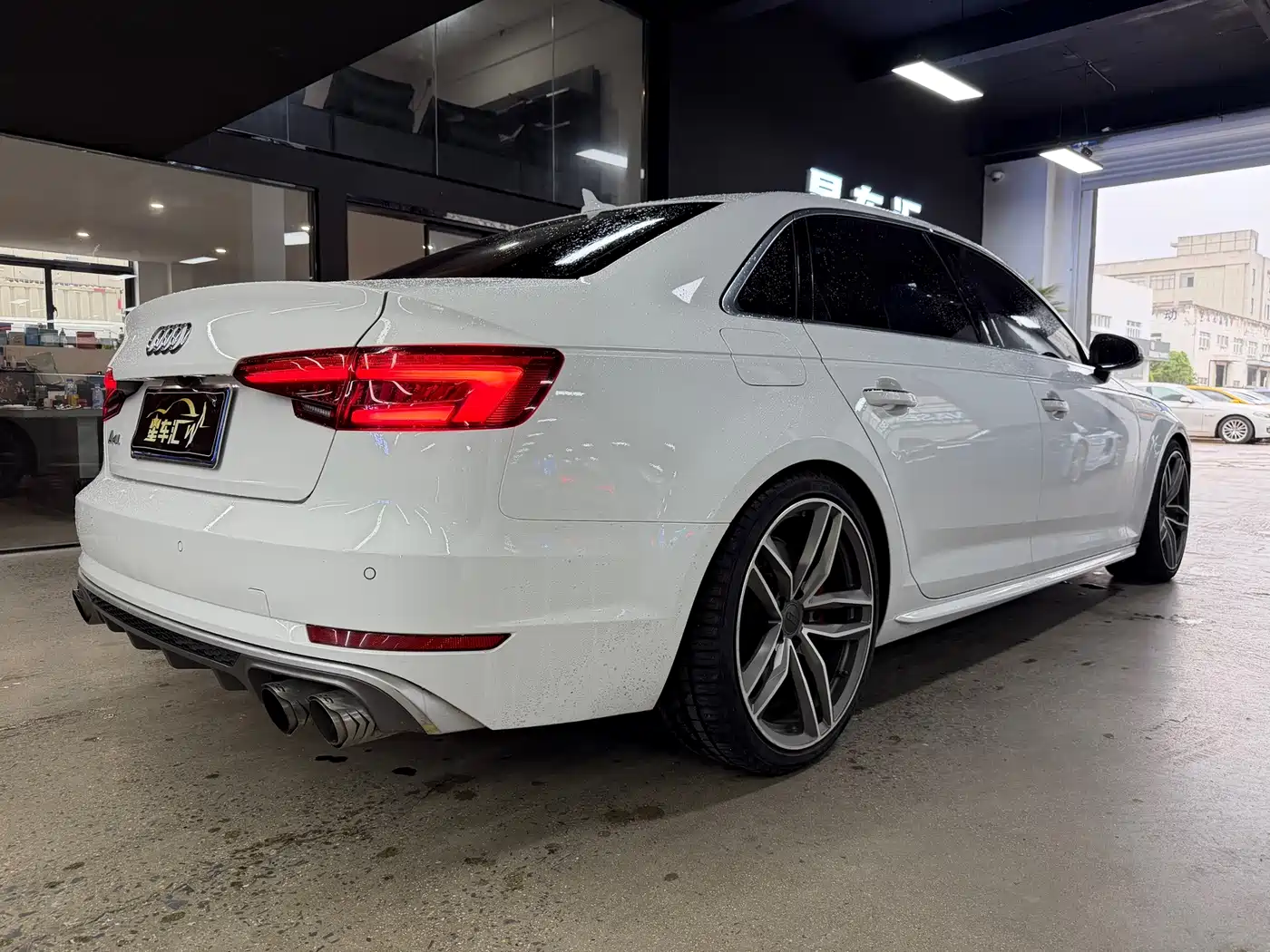 Фото 12 - Audi A4L