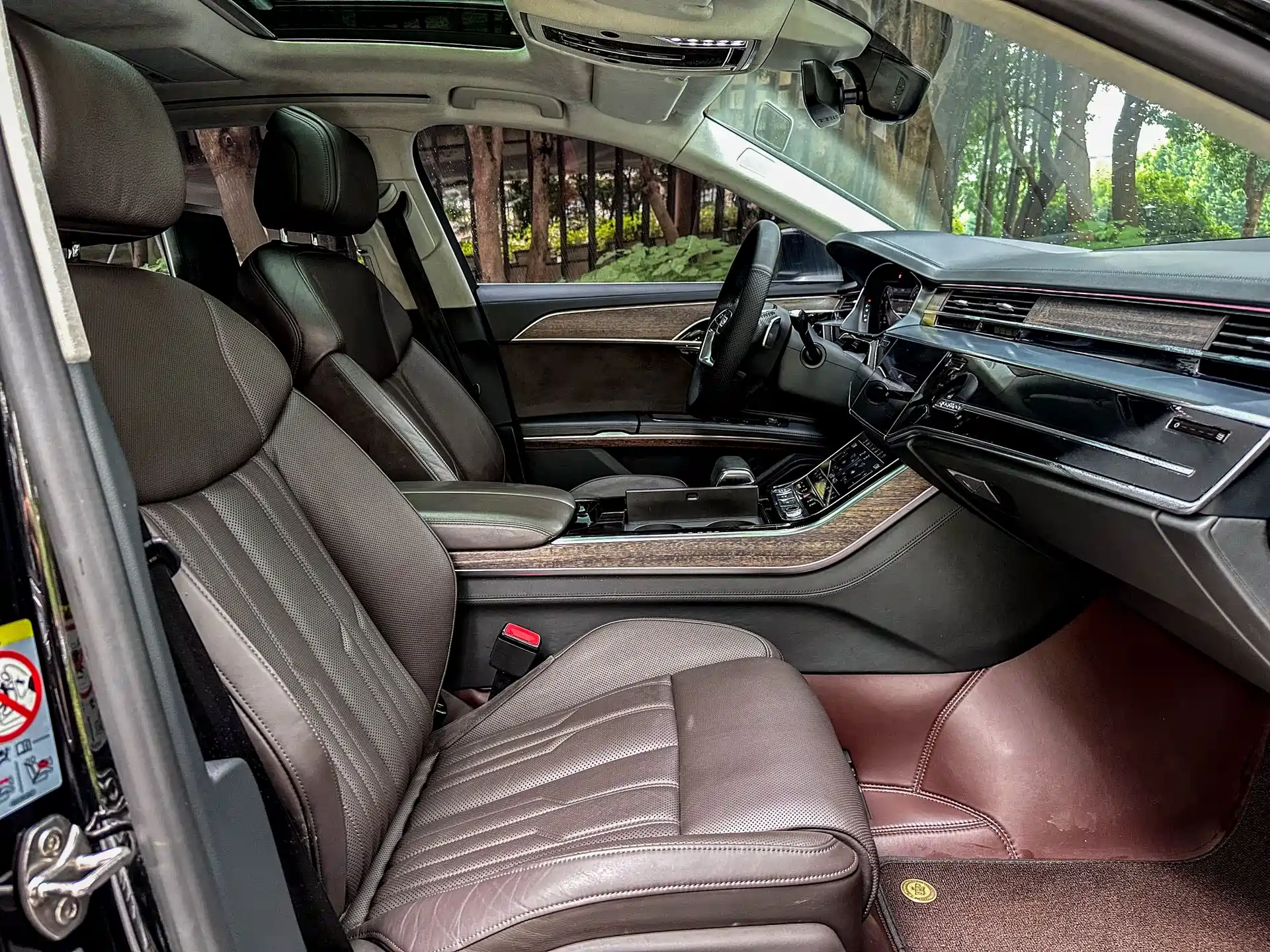 Фото 14 - Audi A8