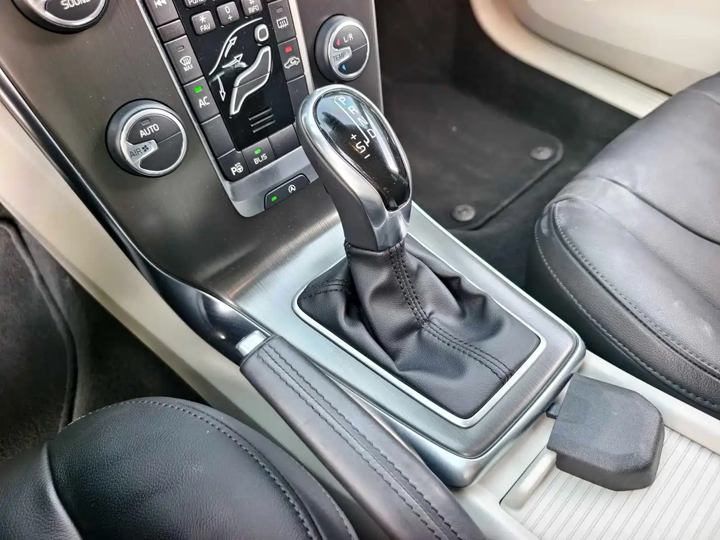 Volvo V40 2013 2013 2.0T Leisure Edition