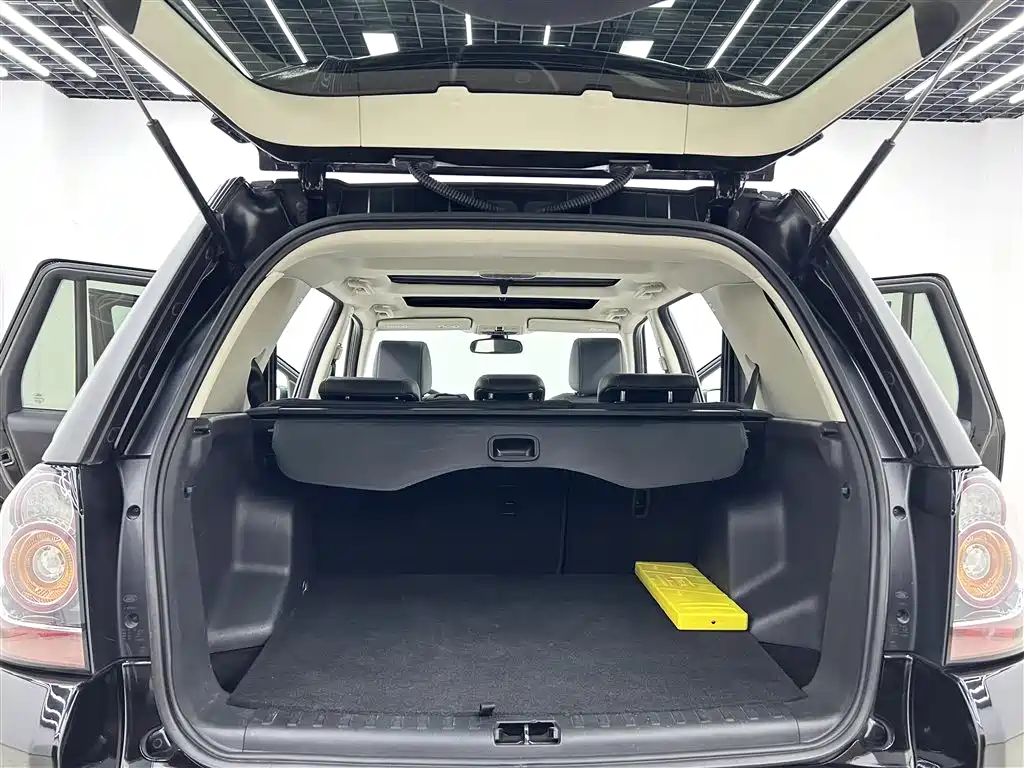 Land Rover Freelander 2 2013 2.0T Si4 SE Petrol Version фото 17