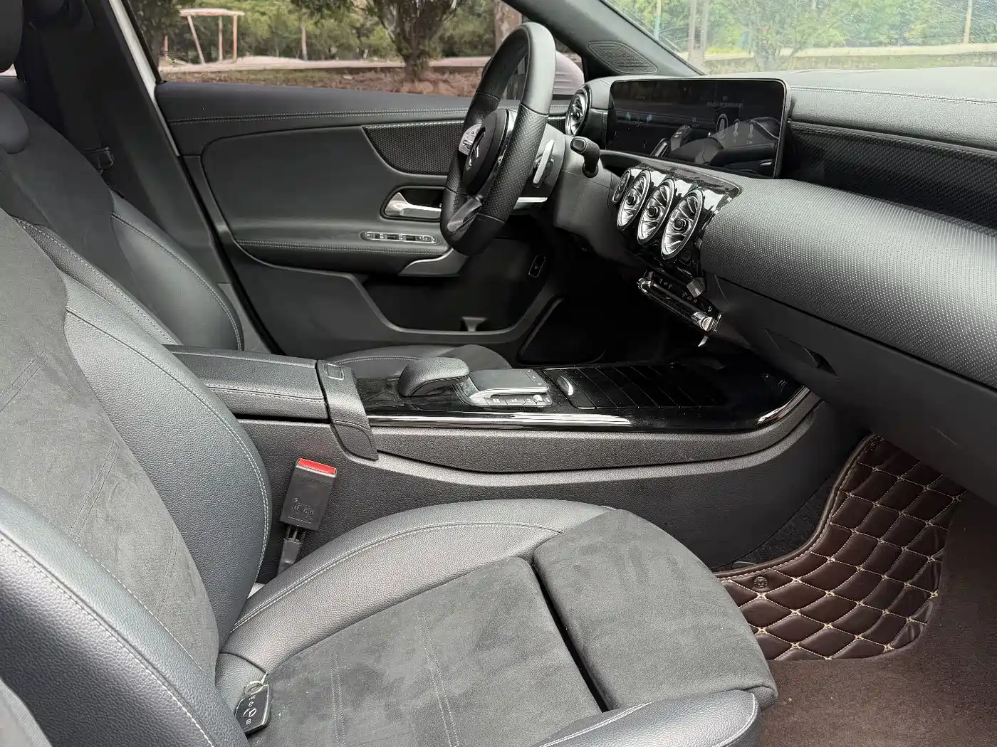 Mercedes-Benz A-Class 2021 A 200 L Sport Sedan Fashion Edition фото 11