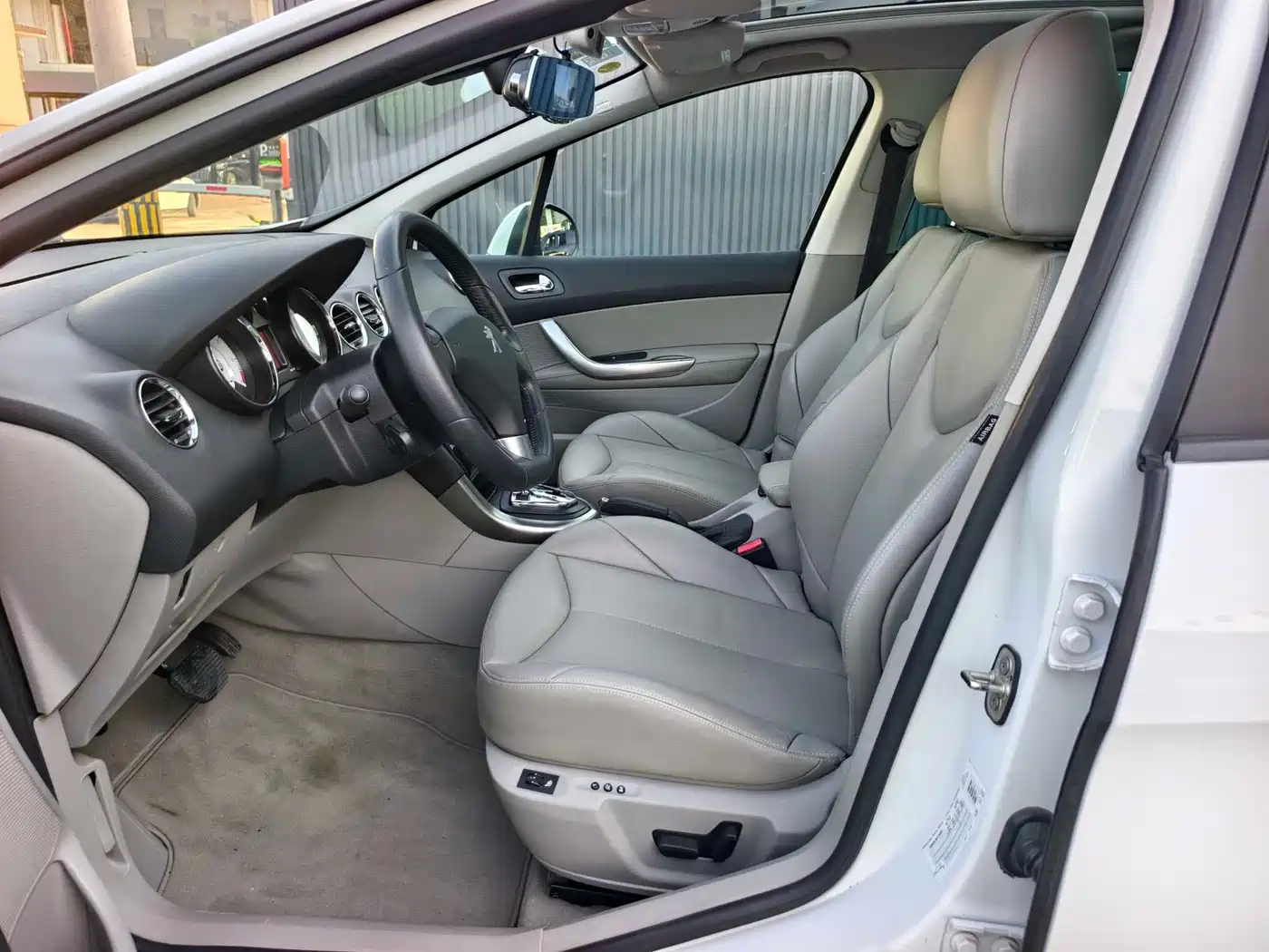 Peugeot 308 (Import) 2012 1.6T SW Luxury фото 7