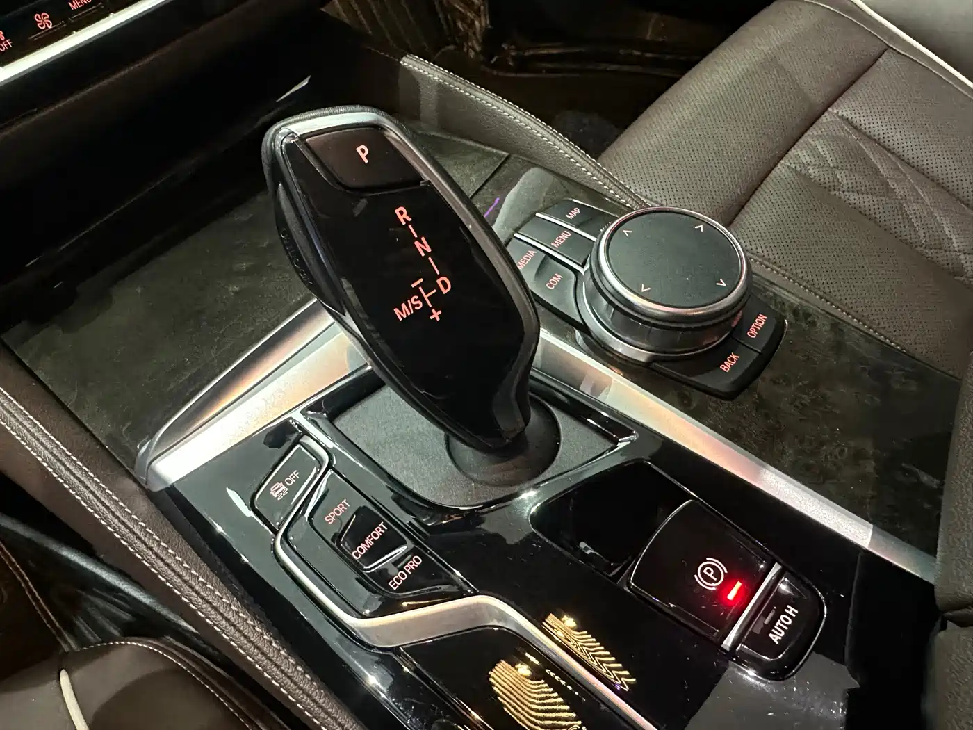 BMW 5 Series 2022 Model Second Facelift 525Li M Sport Package фото 15