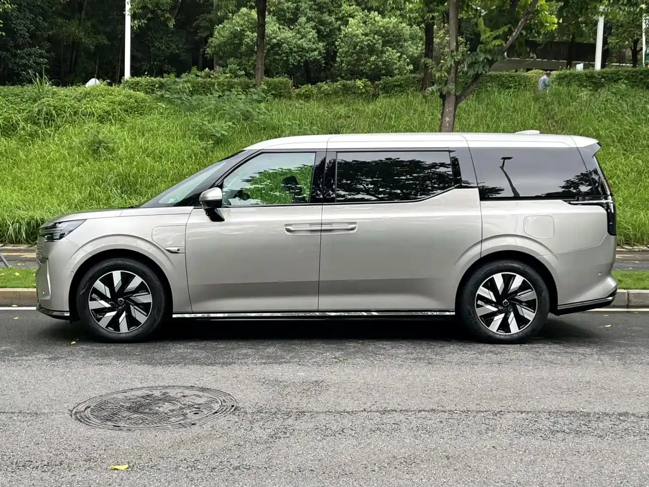 Volvo EM90 2024 2025 Ultra Six-Seater