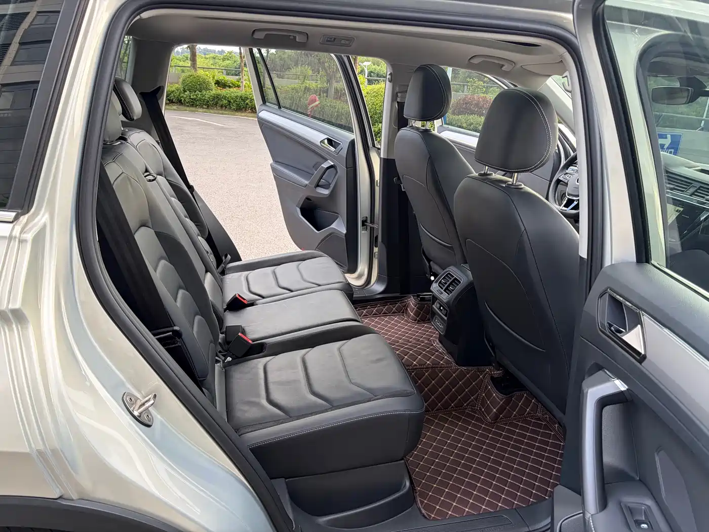 Volkswagen Tiguan L 2020 330TSI Auto 2WD Smart Luxury China VI фото 11