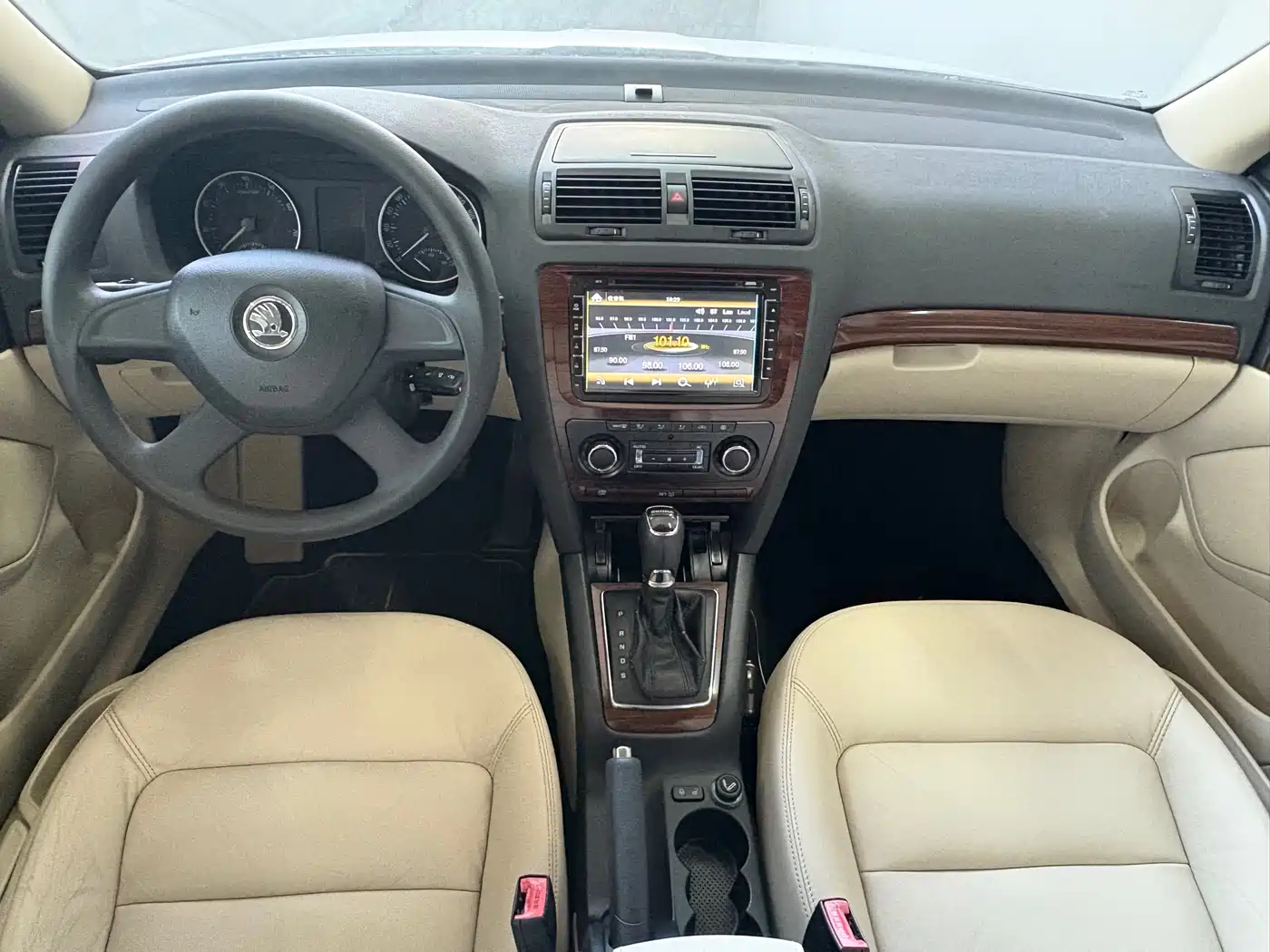 Škoda Octavia 2014 1.6L Auto Yijun Edition фото 14