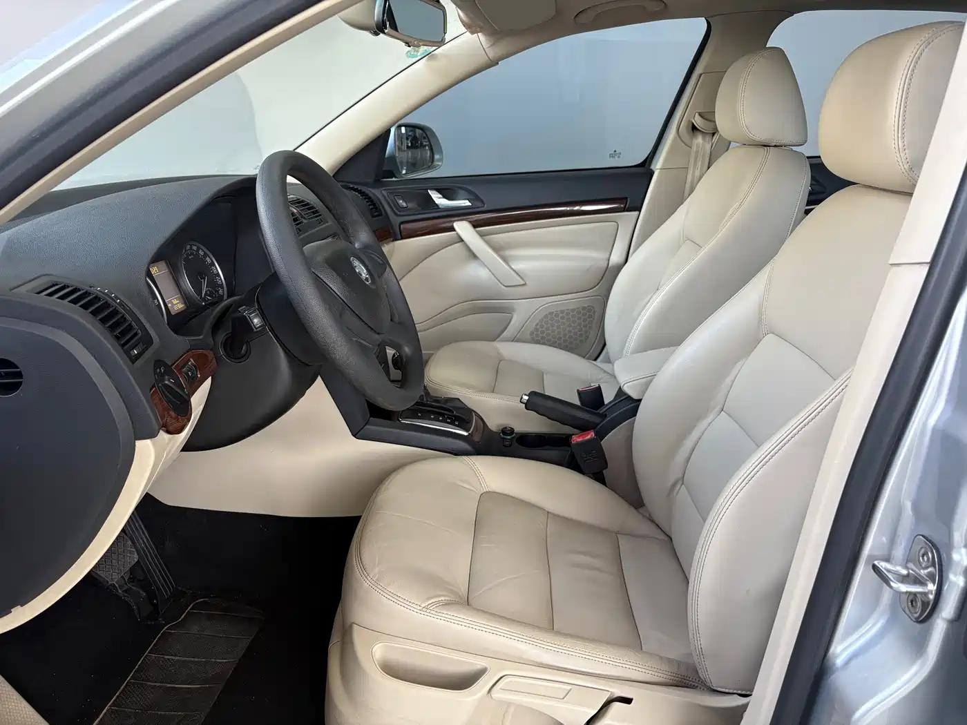 Škoda Octavia 2014 1.6L Auto Yijun Edition фото 16