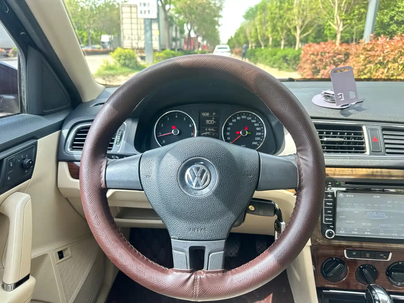 Volkswagen Lavida 2015 1.6L Automatic Comfort Edition фото 14