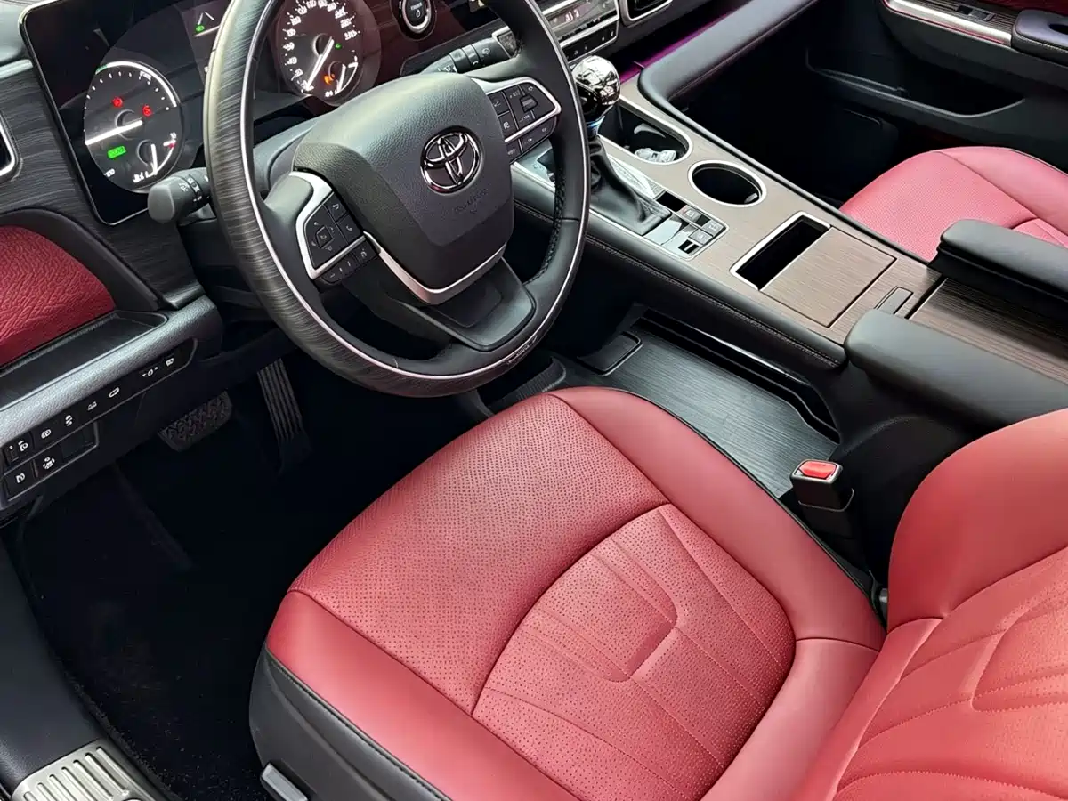 Toyota Granvia 2026 Model 2.5L Hybrid Luxury Edition фото 6