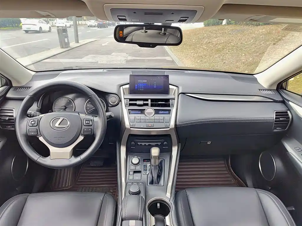 Lexus NX 2016 200 AWD F Sport фото 10