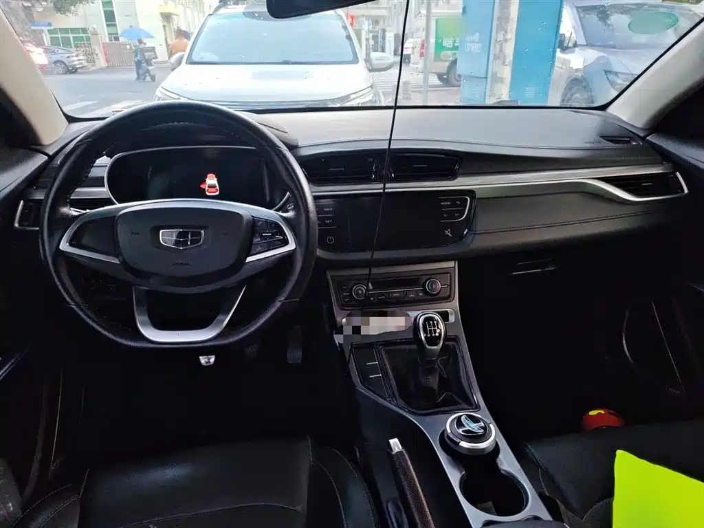 Фото 13 - Geely Emgrand