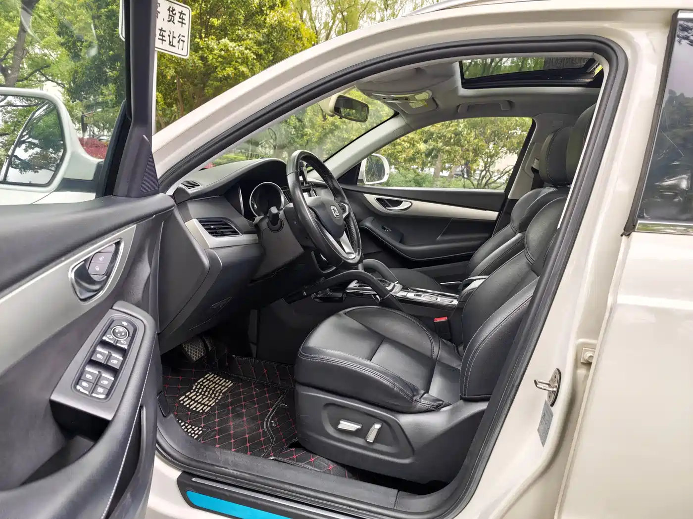 Zotye SR7 2016 2016 1.5T CVT Magic Cube Heart Edition China V