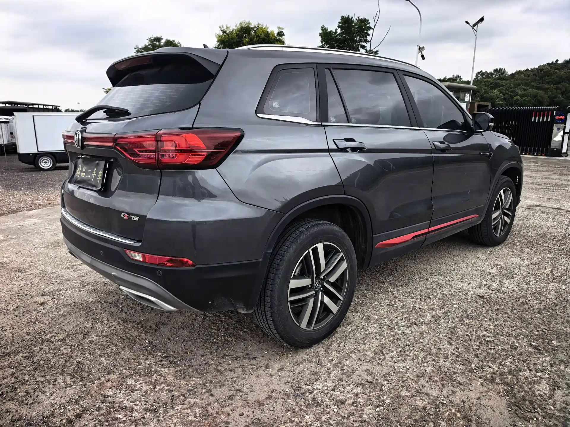 Фото 14 - Changan CS75