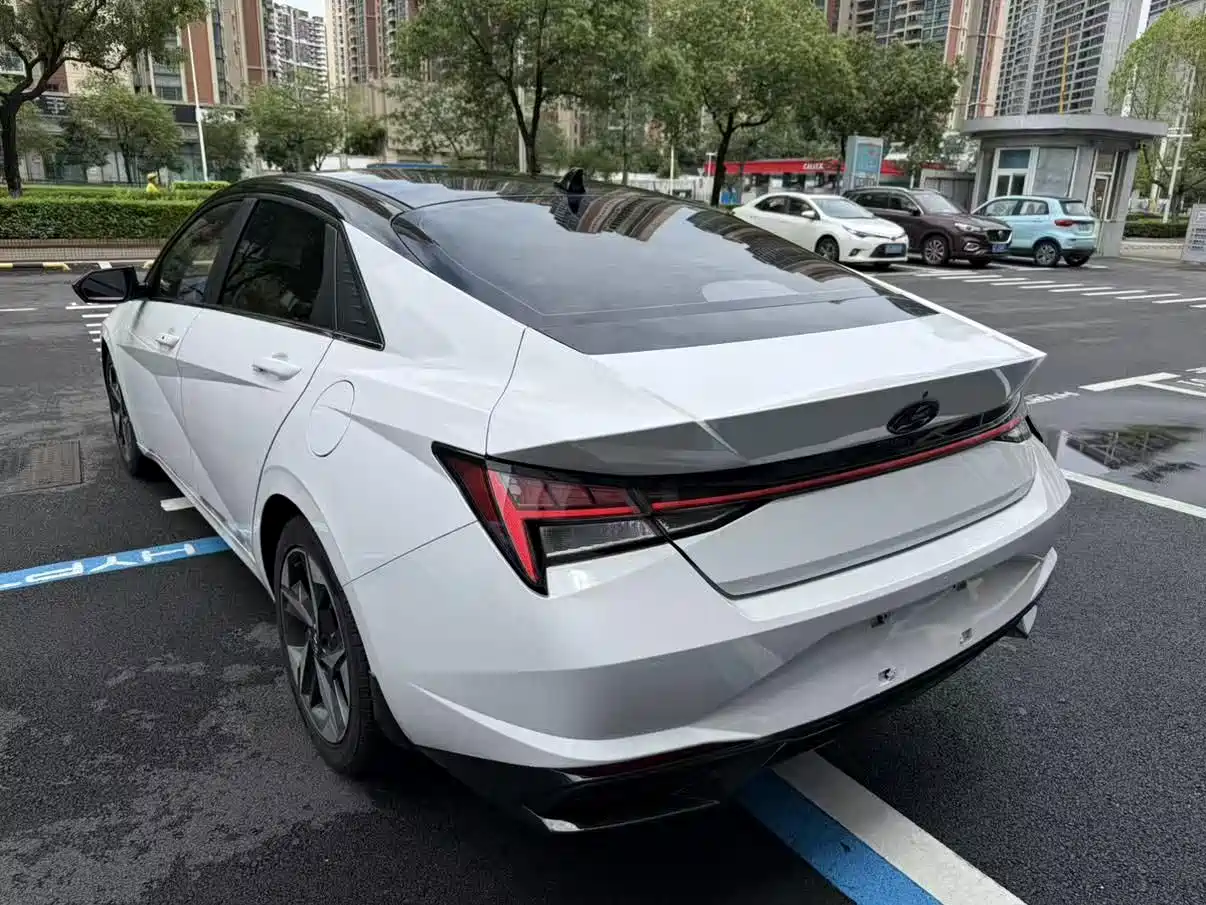 Hyundai Elantra 2022 1.5L CVT GLX Elite Edition фото 6