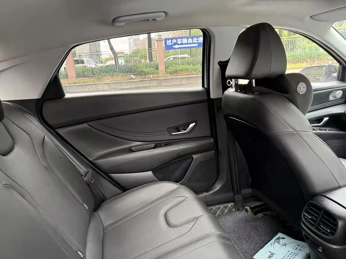 Hyundai Elantra 2022 1.5L CVT GLX Elite Edition фото 14
