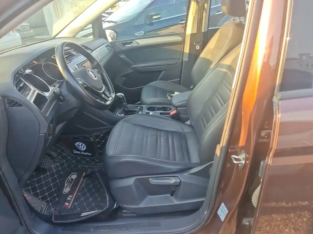 صورة 11 - Volkswagen Touran