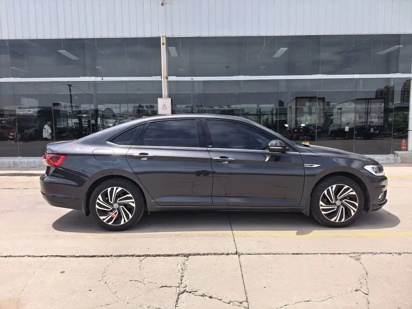 Volkswagen Sagitar 2021 280TSI DSG 30th Anniversary Edition фото 16