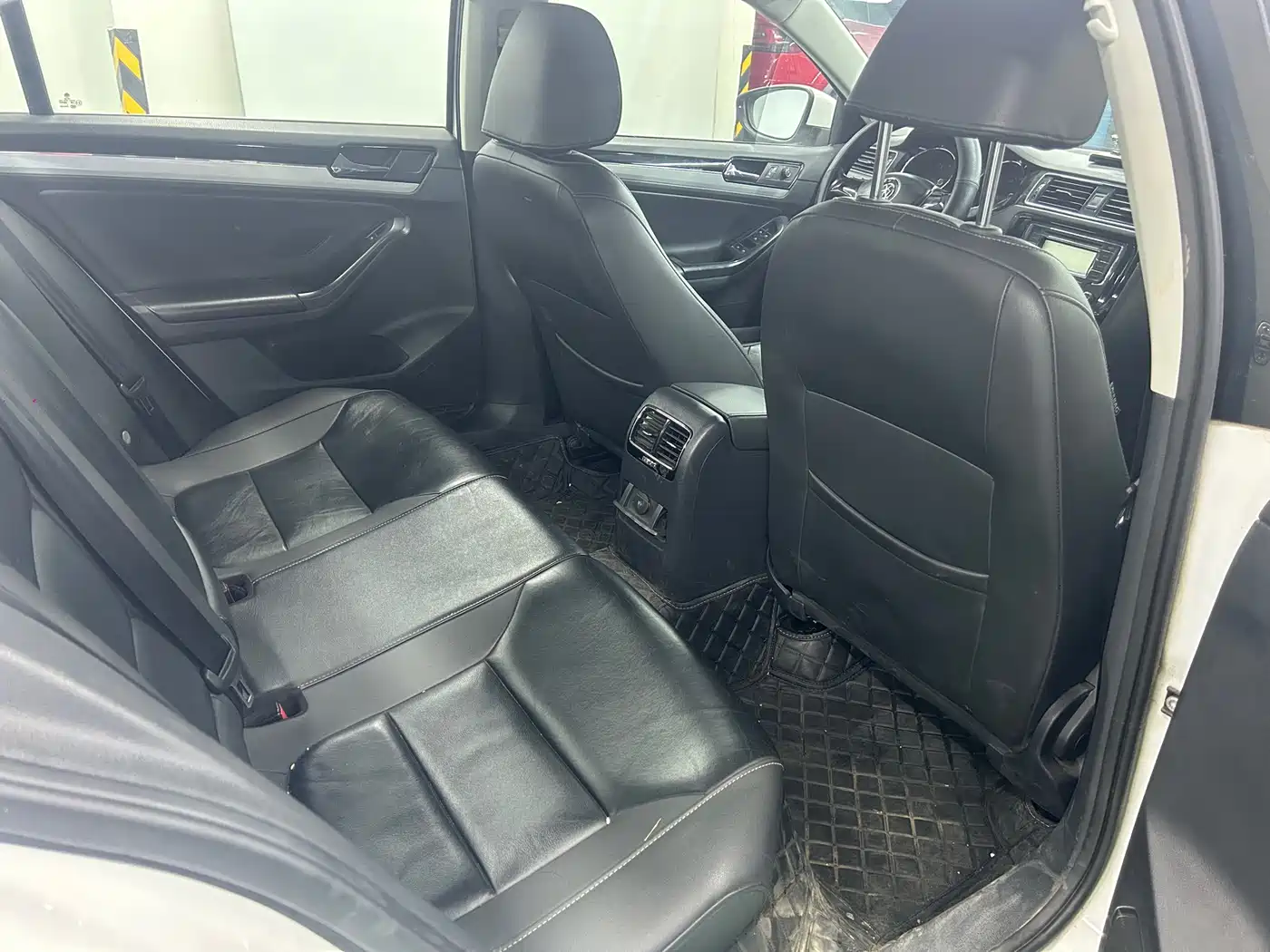 Volkswagen Sagitar 2015 1.6L Automatic Comfort фото 15