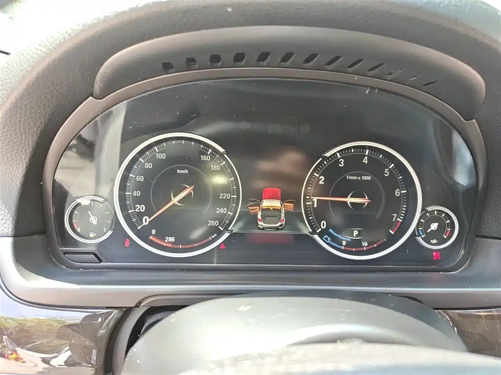 BMW 5 Series 2017 525Li Leading Edition фото 4