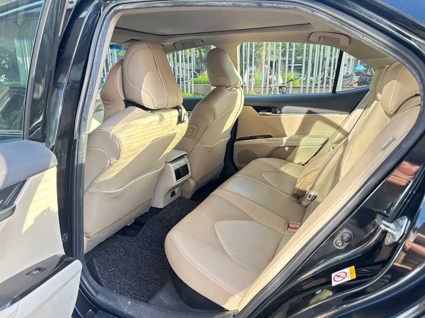 Toyota Camry 2018 Hybrid 2.5HG Luxury Edition фото 7