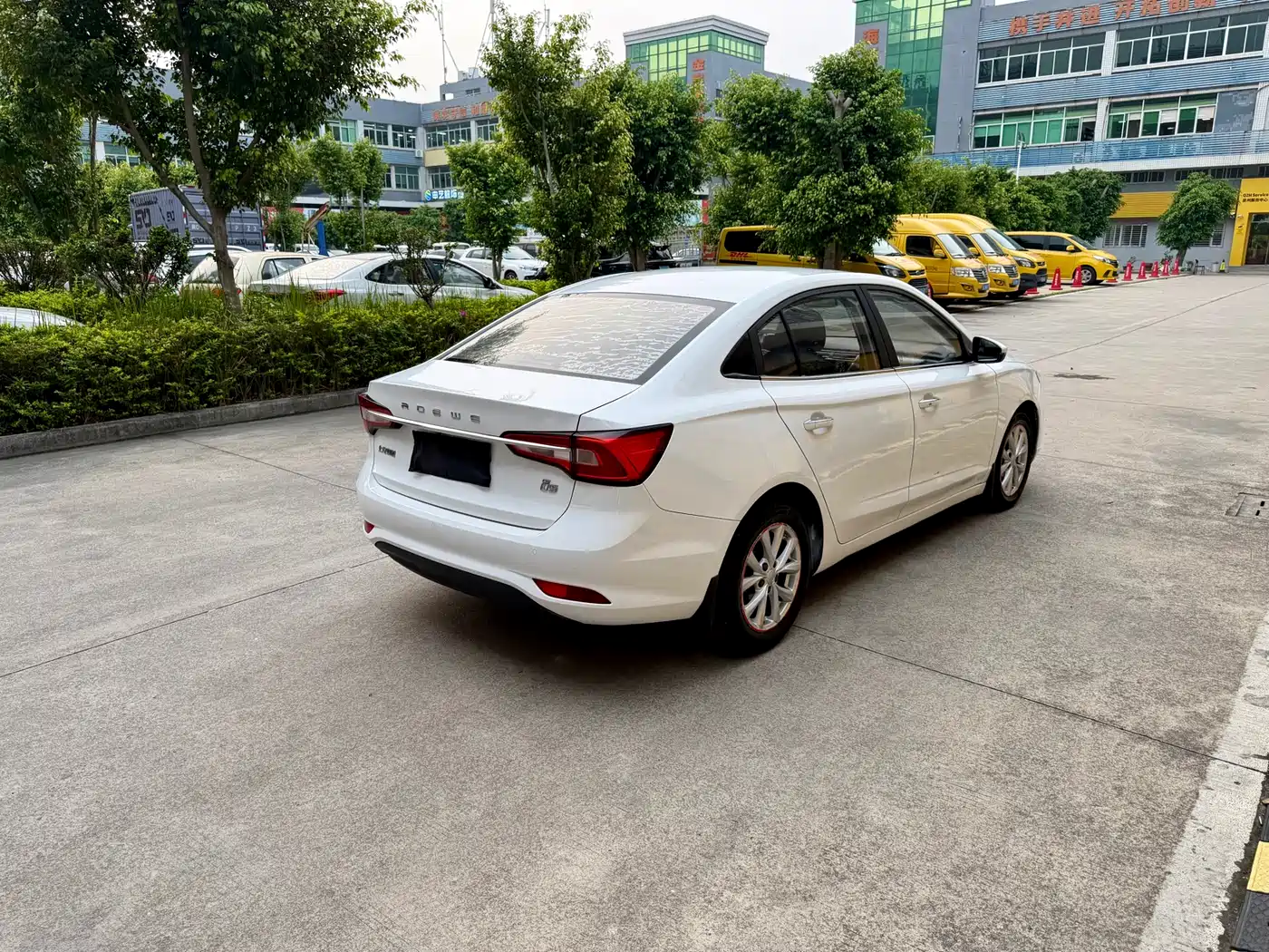 Roewe i5 2020 1.5L Automatic 4G Connected Premium Edition фото 5