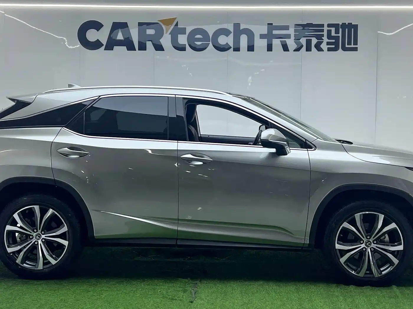 Lexus RX 2021 300 AWD Special Edition фото 6