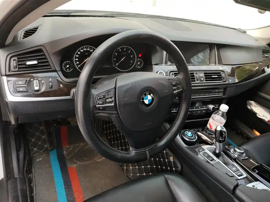 BMW 5 Series 2014 525Li Leading фото 12