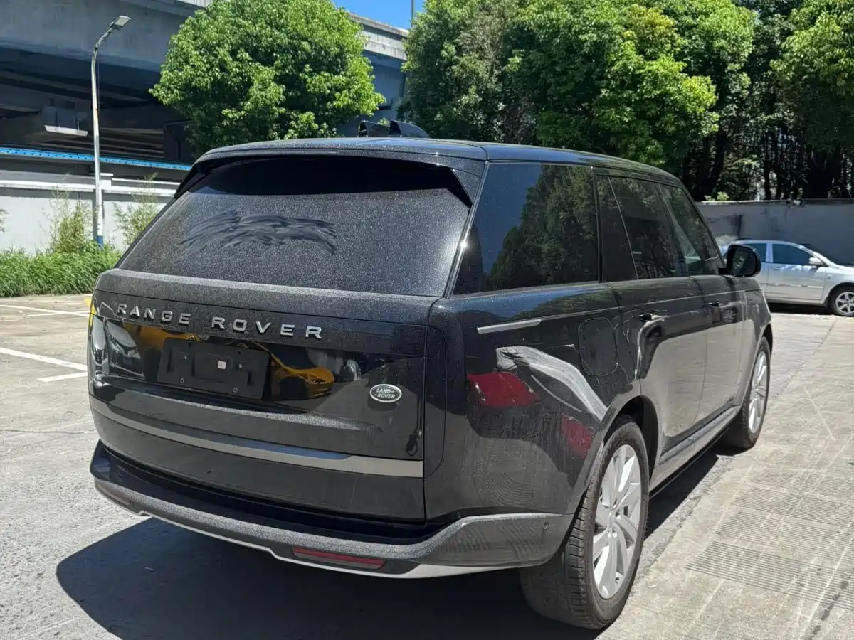 Land Rover Range Rover 2025 3.0 L6 360PS Golden Age Edition фото 10