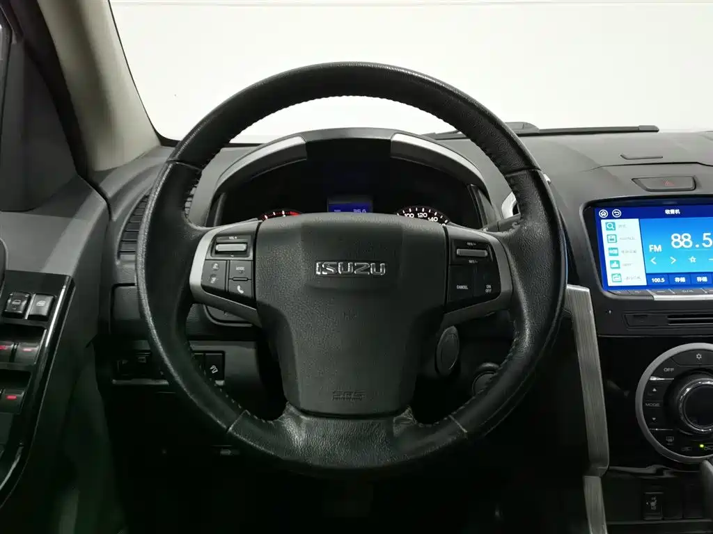 Isuzu D-MAX 2018 3.0T 4WD Automatic Ultra Luxury 4JJ1-TC HI фото 11