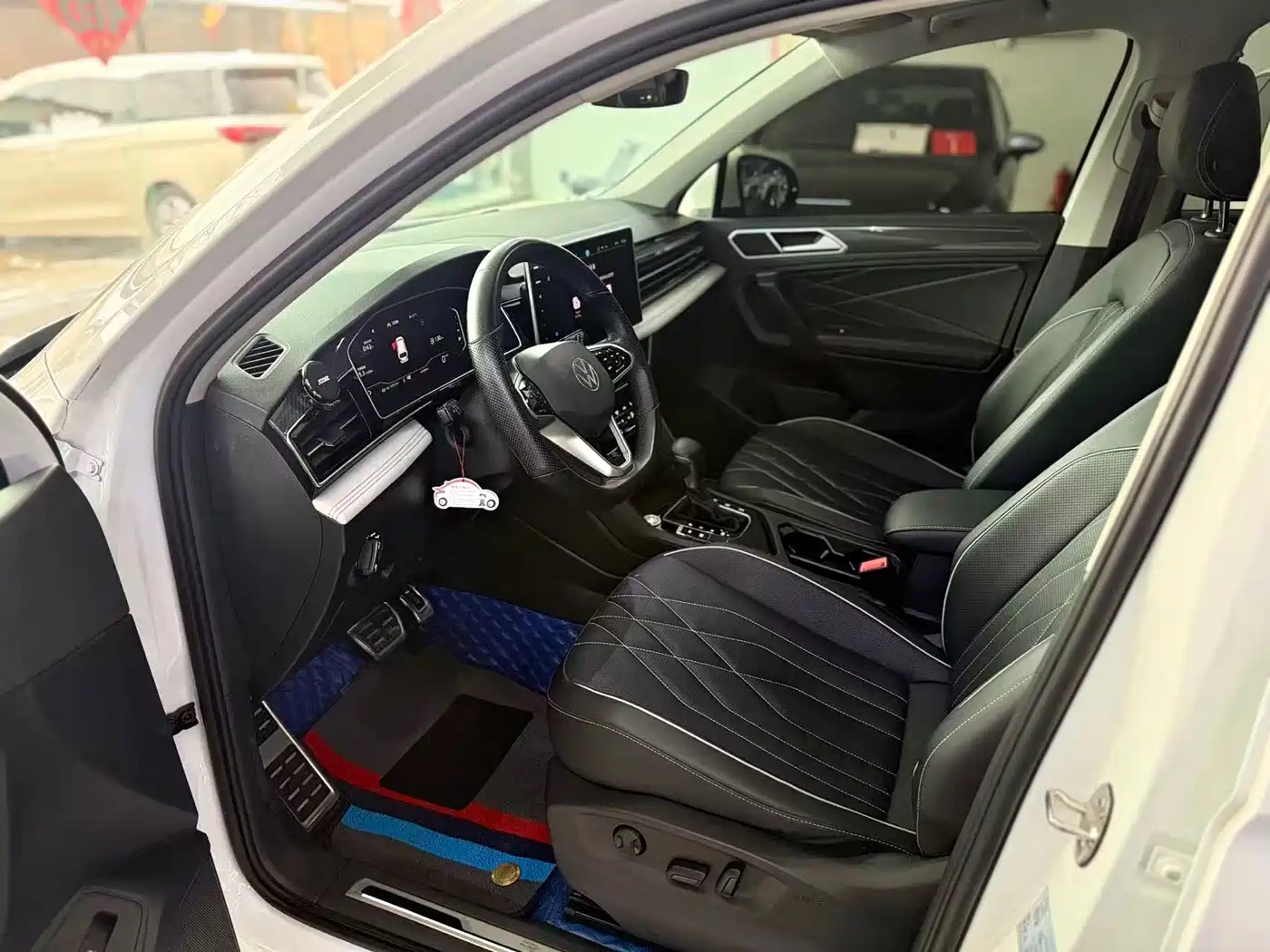 Volkswagen Tiguan L 2023 330TSI Auto 2WD R-Line Premium Edition фото 7