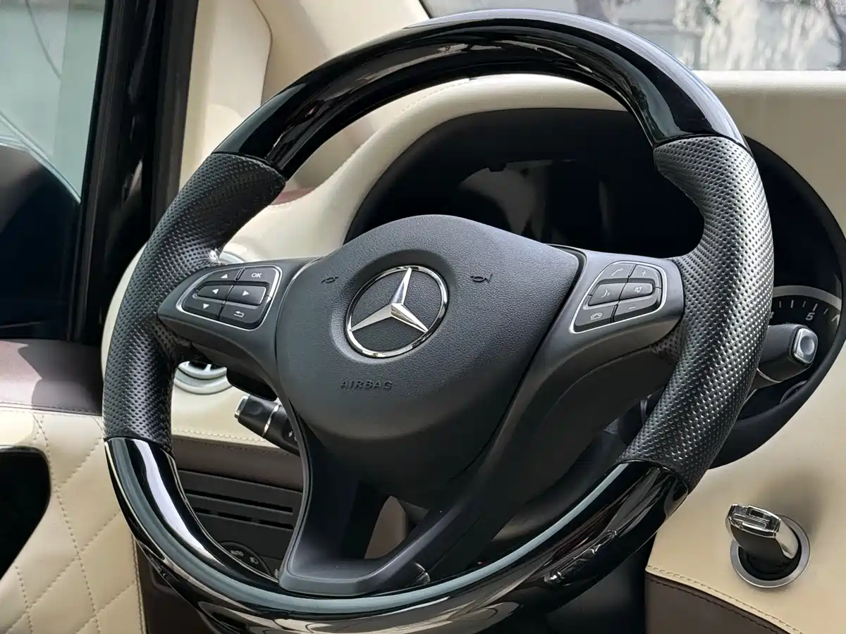 Mercedes-Benz Vito 2023 2.0T Elite 7-Seater фото 11