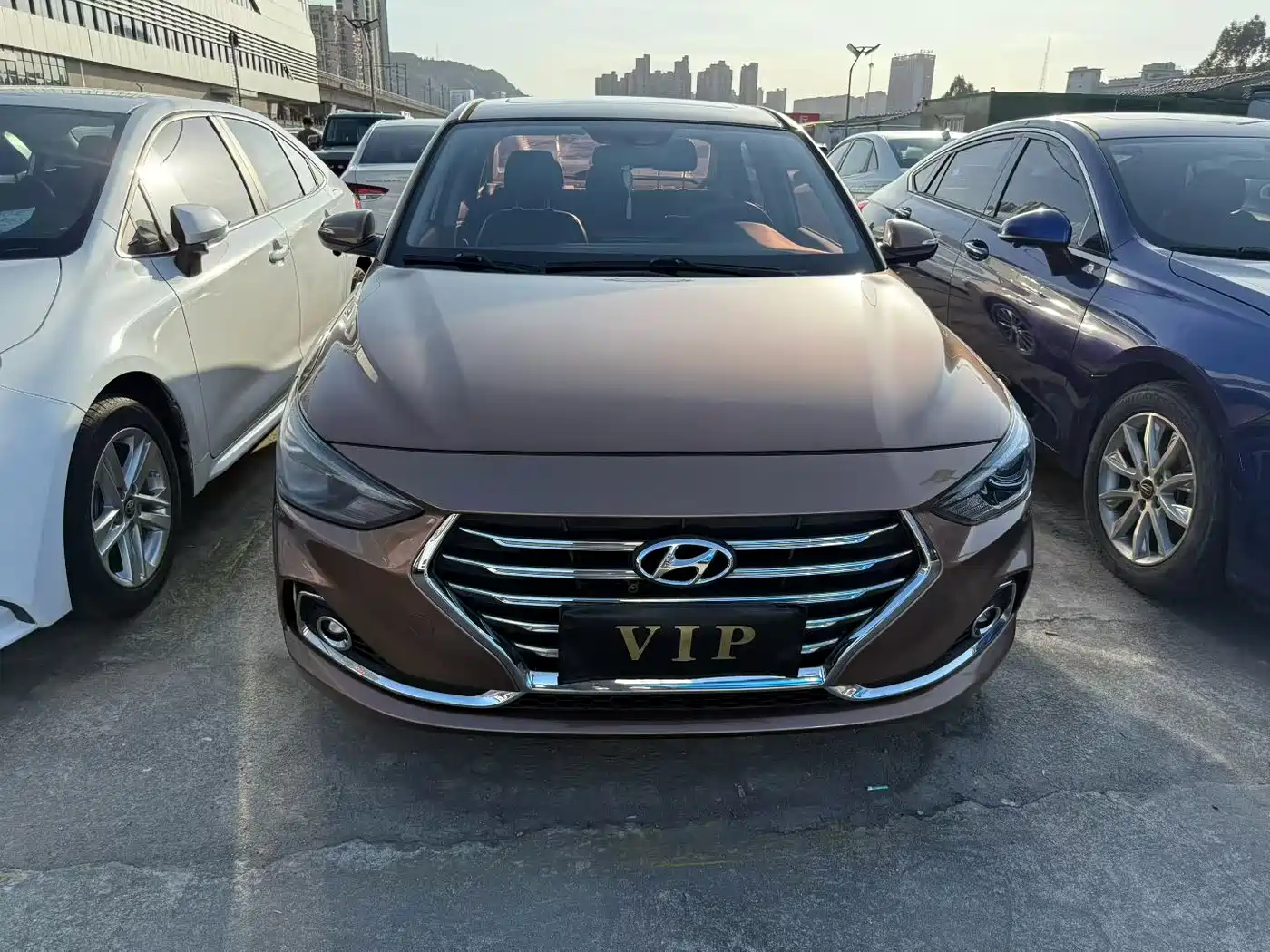 Hyundai Elantra 2017 1.6L Automatic Joy Edition DLX фото 2