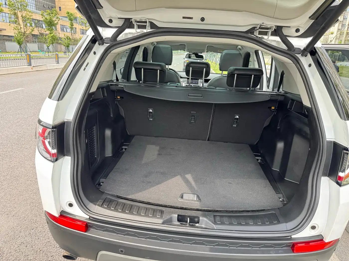 Land Rover Discovery Sport 2017 2.0T SE фото 10