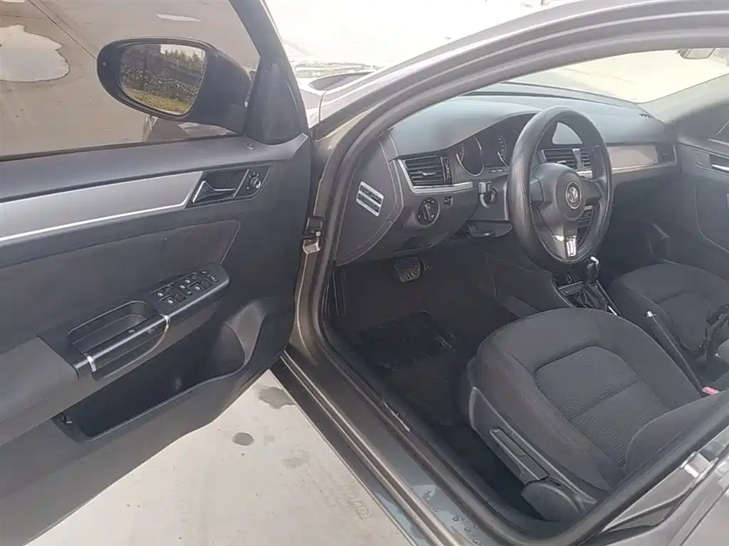 Volkswagen Bora 2014 1.6L Automatic Fashion Edition фото 16