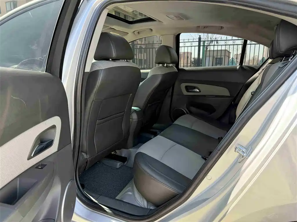 Chevrolet Cruze 2009 1.6L SE MT фото 6