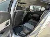 Photo 6 - Chevrolet Cruze