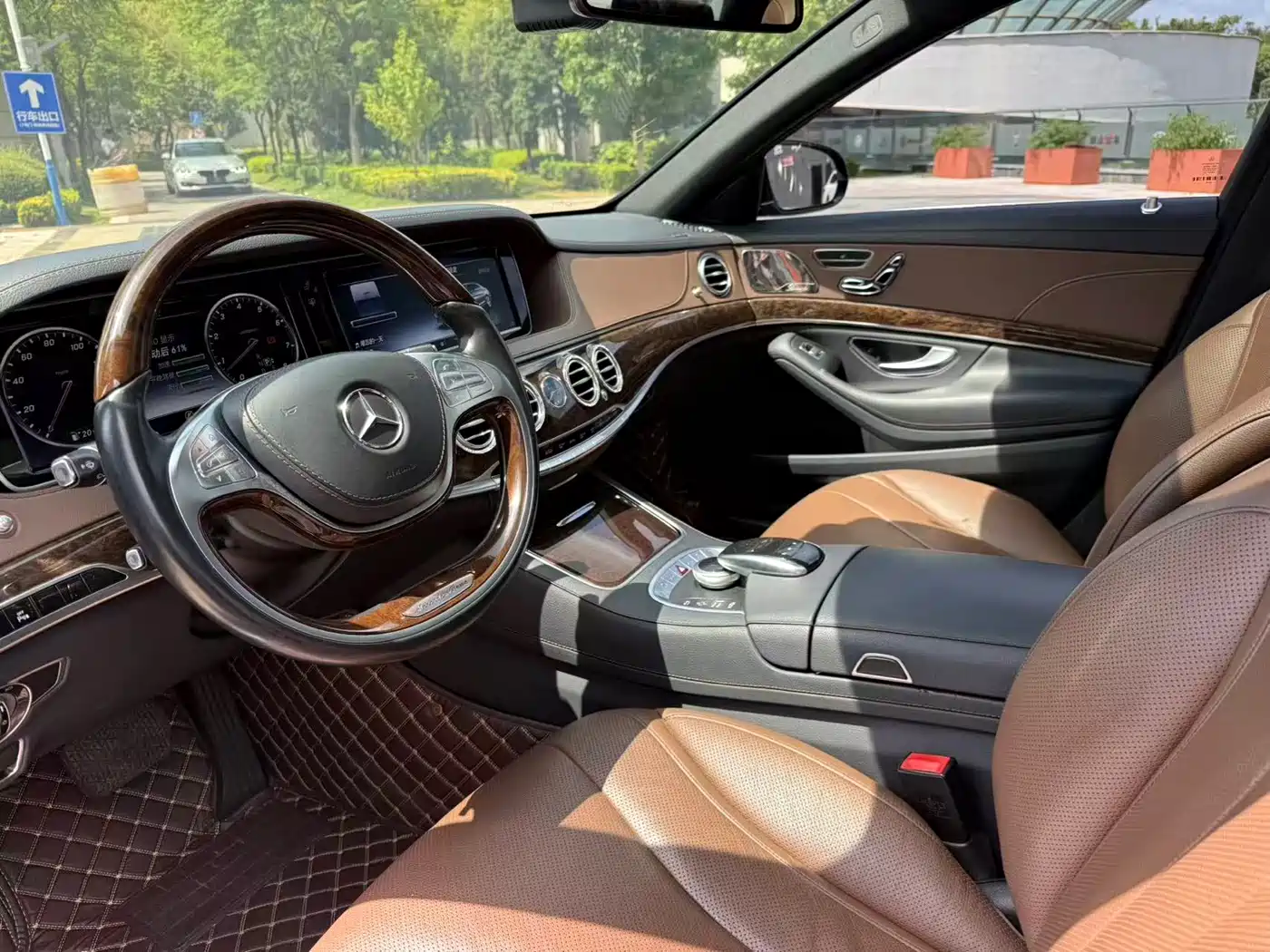 Фото 24 - Mercedes-Benz S-Class