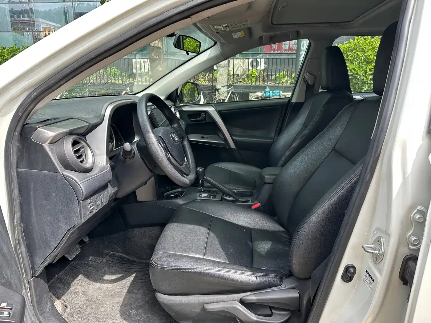 Photo 5 - Toyota RAV4 Rongfang