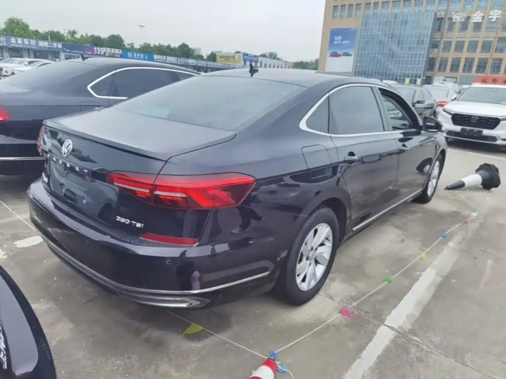 Фото 7 - Volkswagen Passat