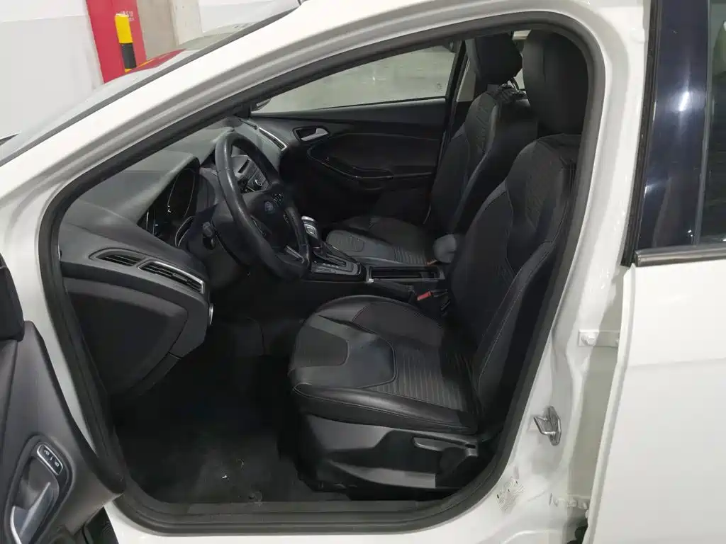Ford Focus 2016 2015 Hatchback 1.6L Automatic Trend