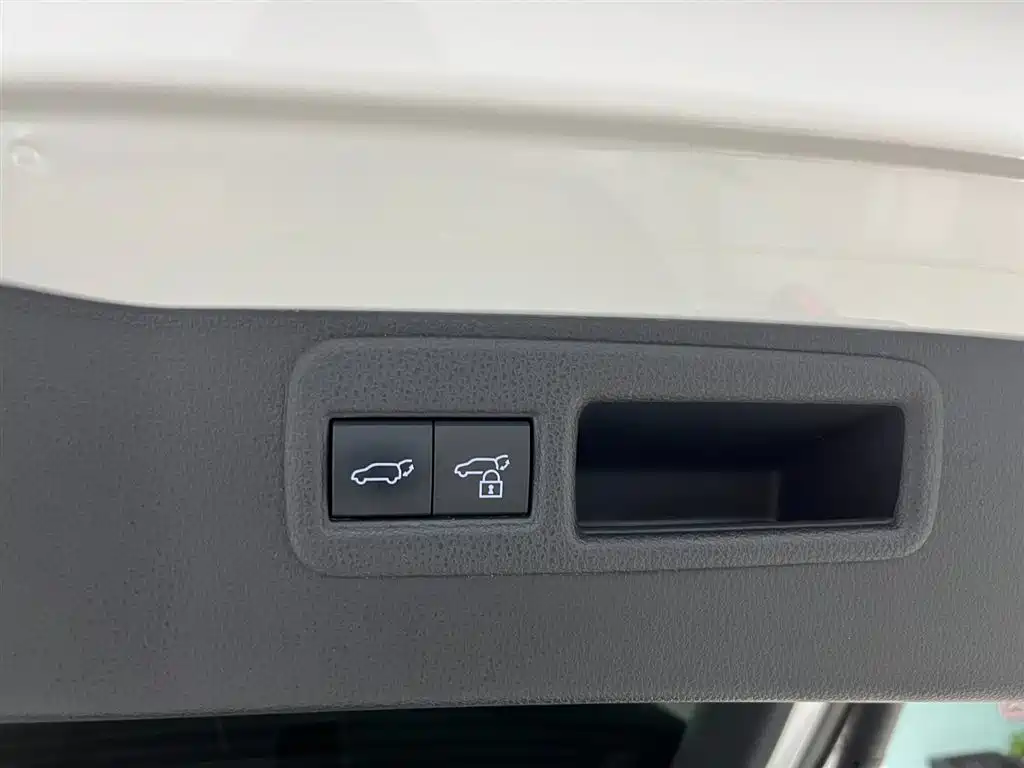 Toyota Venza 2022 2.0L CVT 2WD Premium фото 17