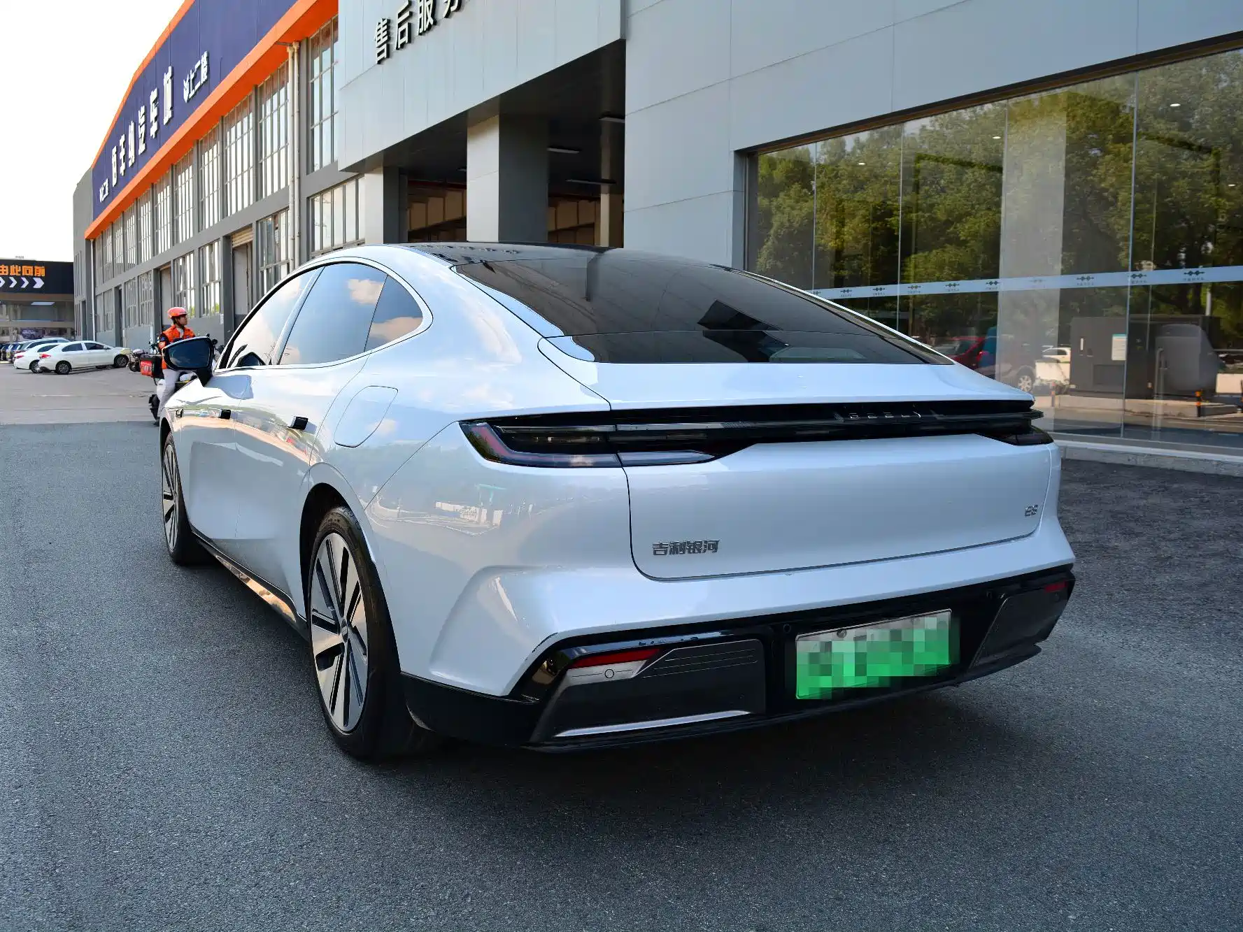 Фото 6 - Geely Galaxy Galaxy E8