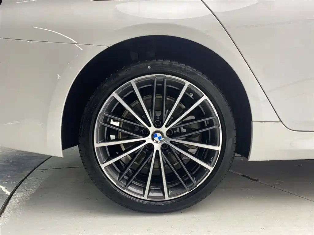 BMW 5 Series 2023 530Li Leading M Sport Package фото 11