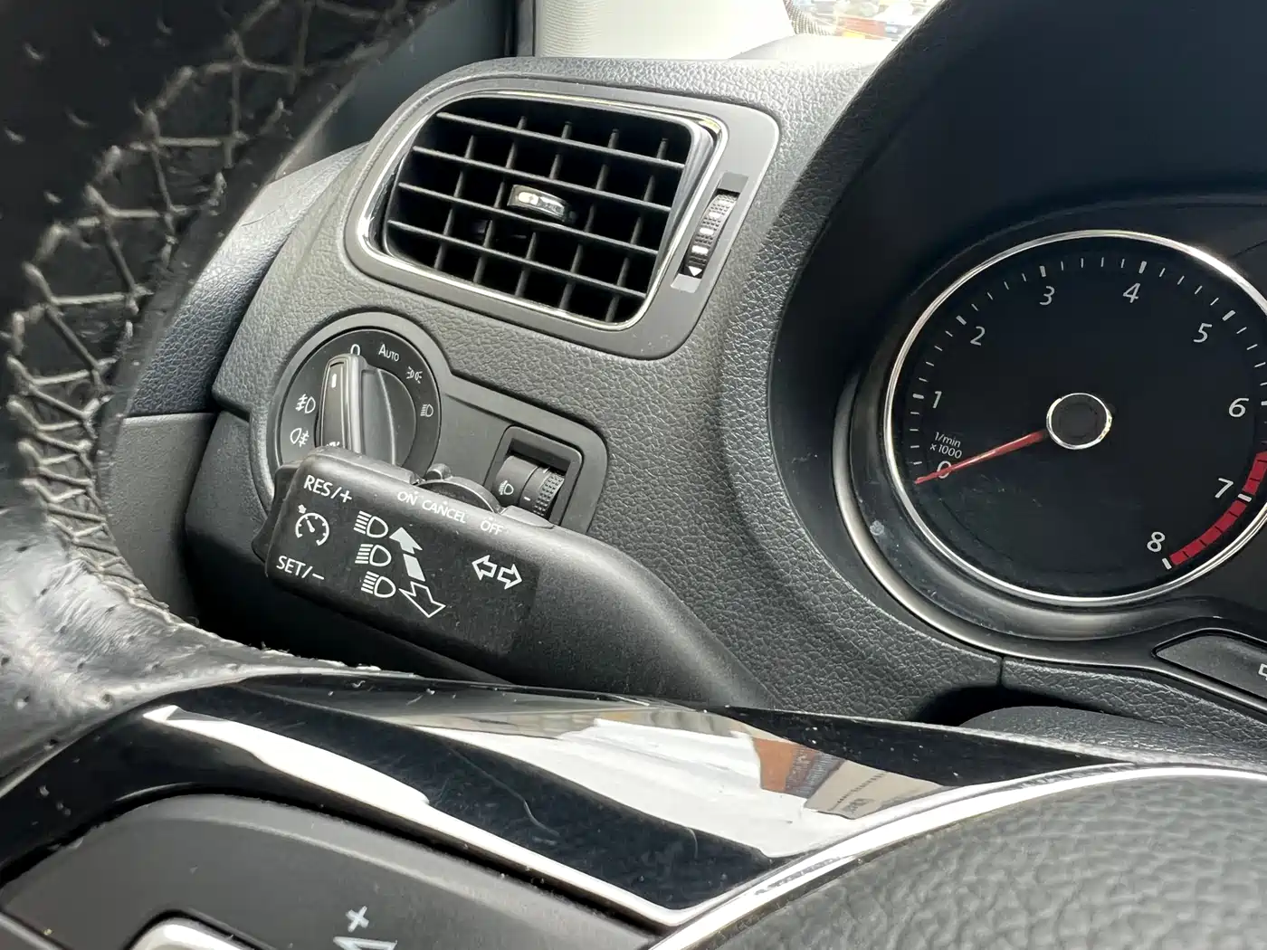 Volkswagen Polo 2018 1.5L Cross Polo Auto фото 9
