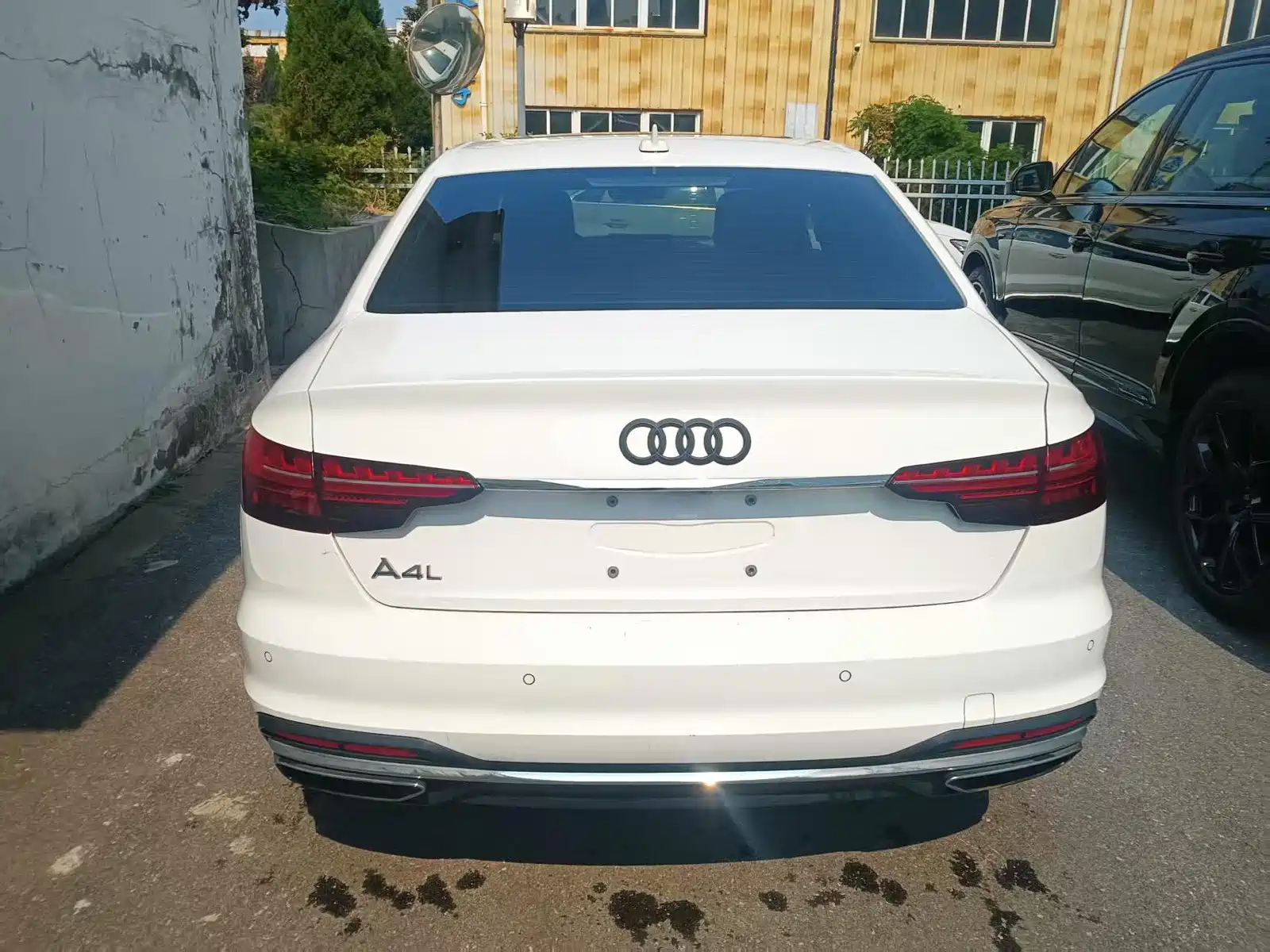 Photo 2 - Audi A4L