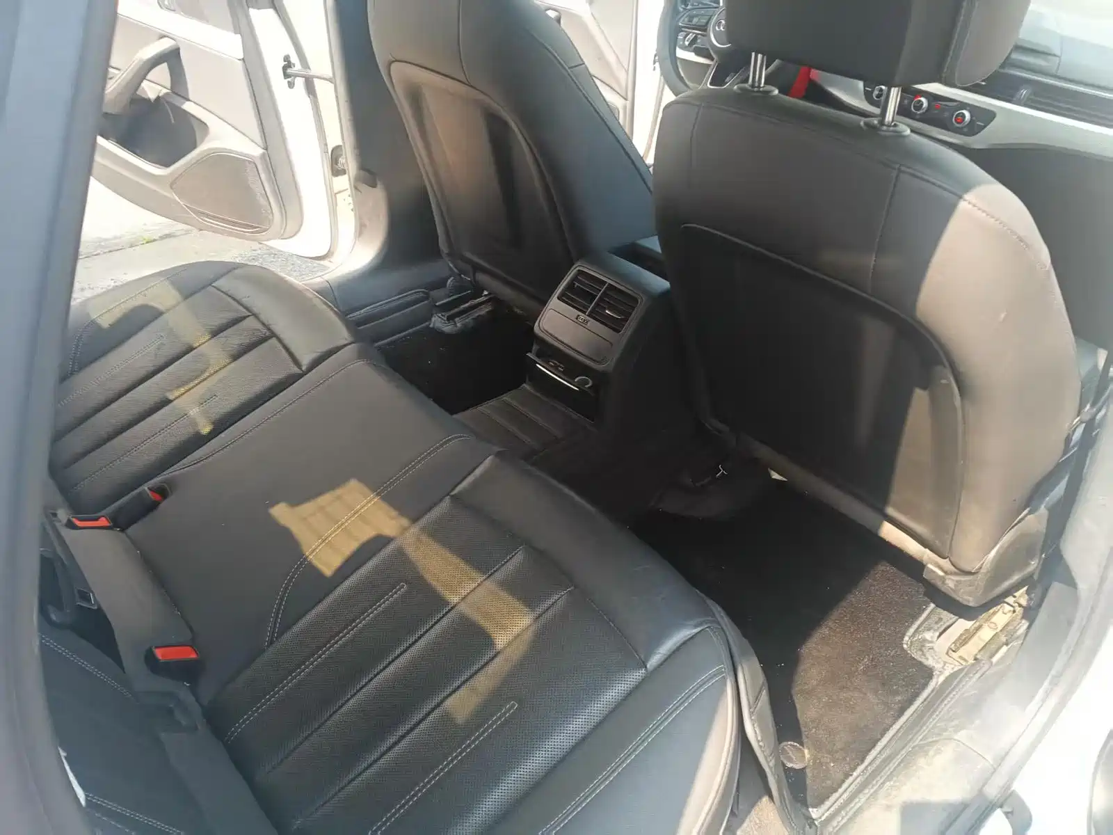 Photo 10 - Audi A4L