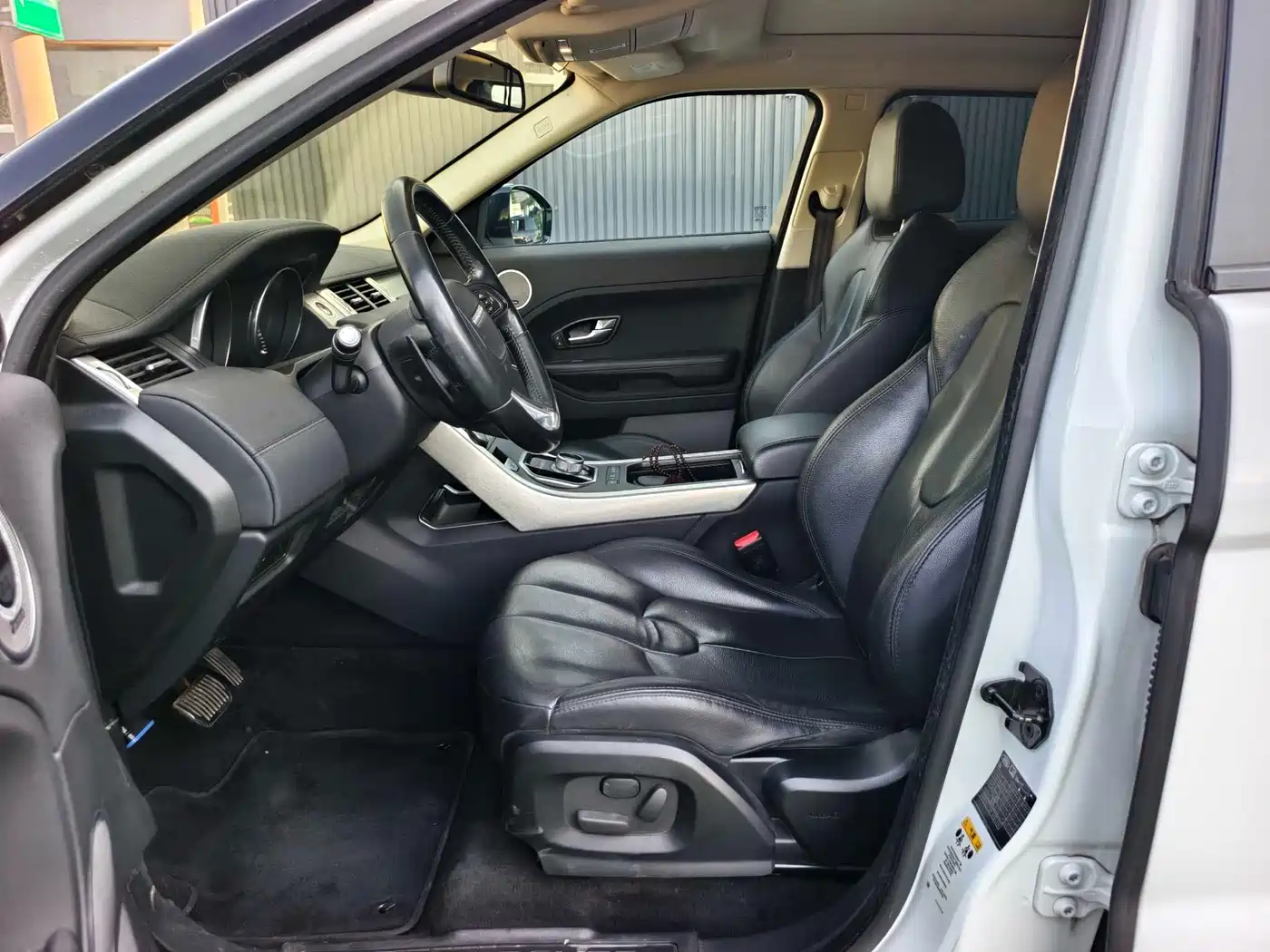Land Rover Range Rover Evoque (Import) 2014 2.0T 5-door Brilliance Sport фото 5