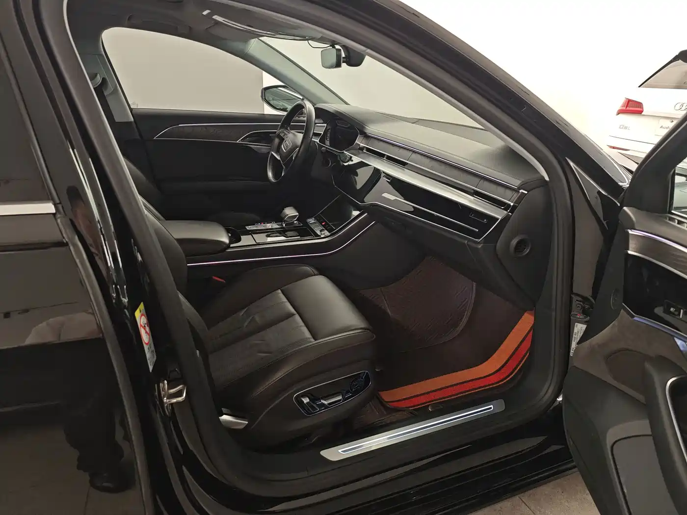 Фото 4 - Audi A8